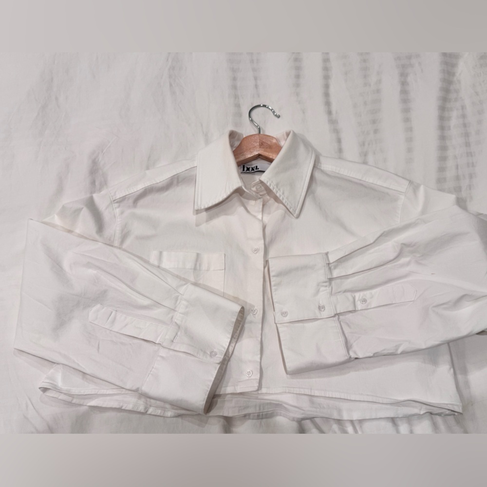 White Cropped Button-Up Shirt - Picture 2 of 4